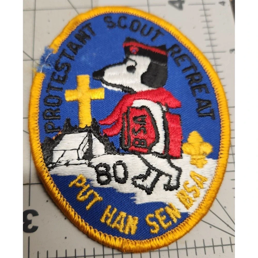 Protestant Scout Retreat Patch Put Han Sen 1980 Featuring Snoopy‎ In Red Scarf